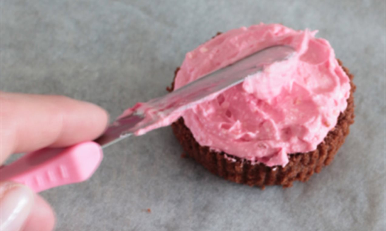 Picture - Stap-3 Valentijn cupcake roze botercreme.png