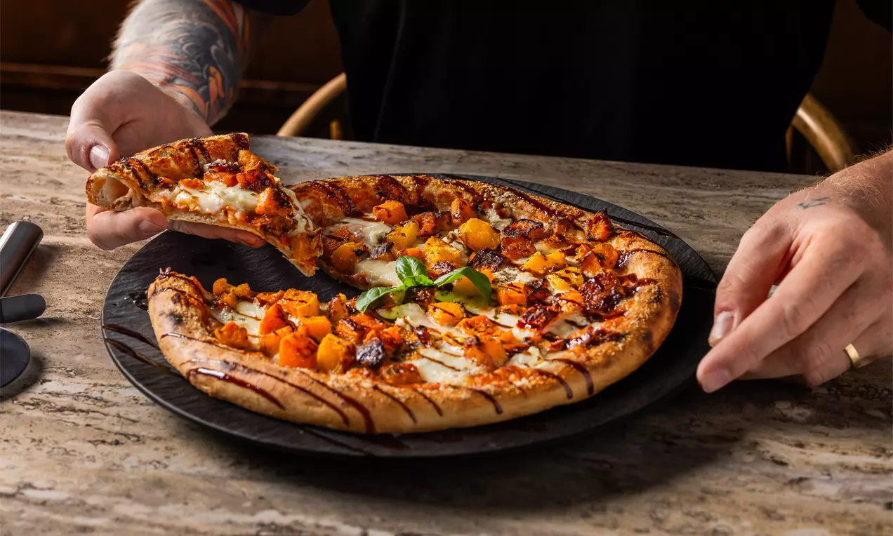 Pizza pompoen met gorgonzola en balsamicostroop