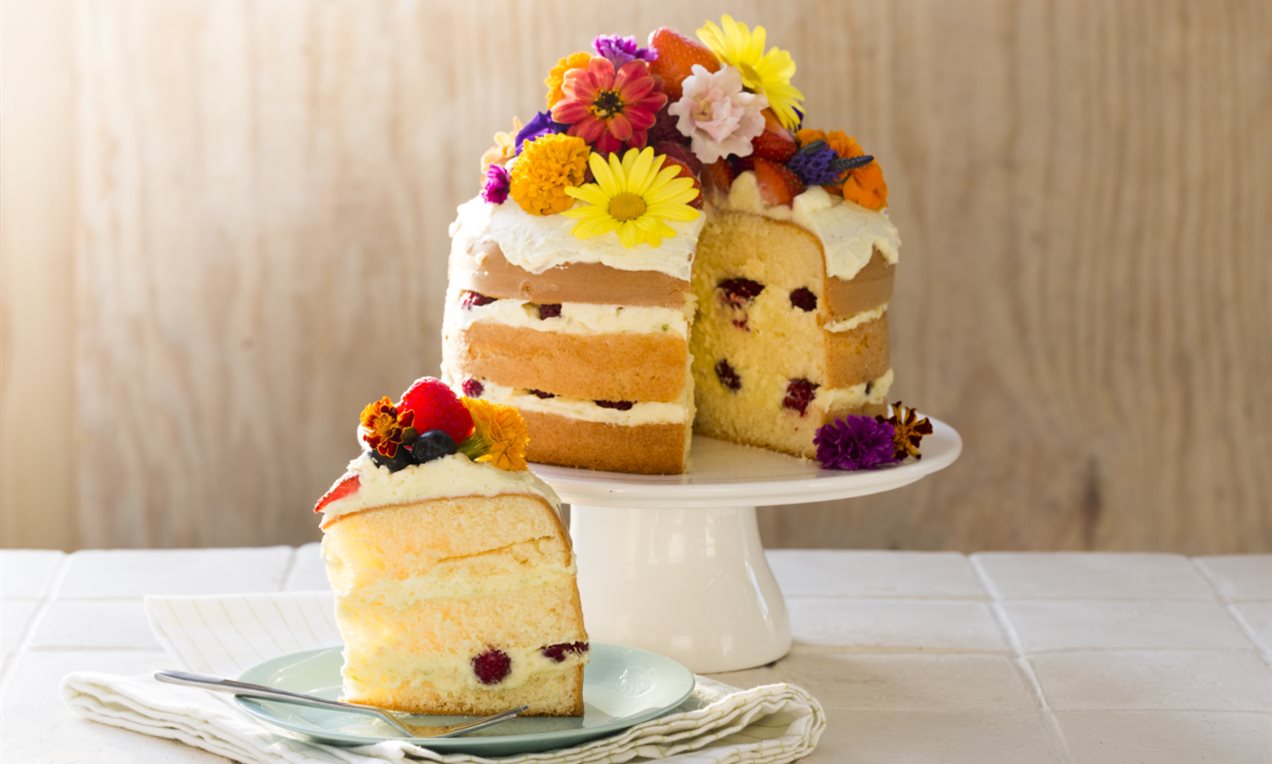 Naked Cake Met Eetbare Bloemen Recept Dr Oetker