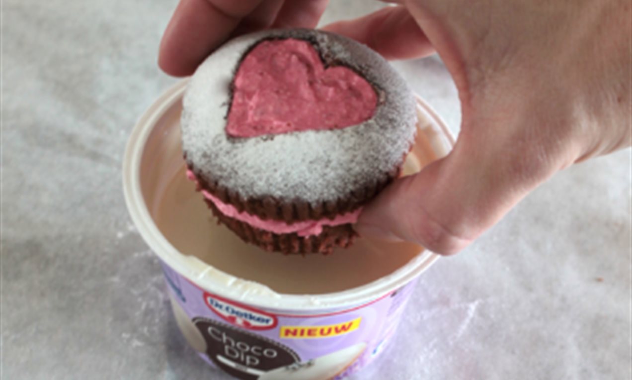 Picture - Stap-6 Valentijn cupcake met witte chocolade.png