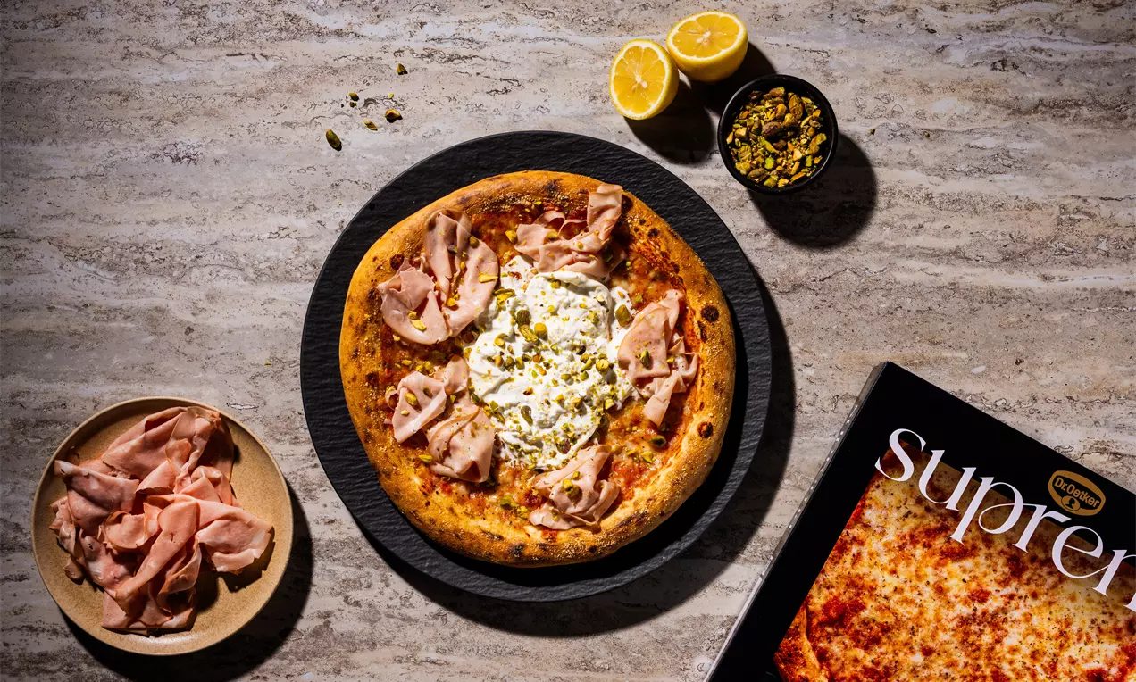 Pizza pistache met mortadella en burrata